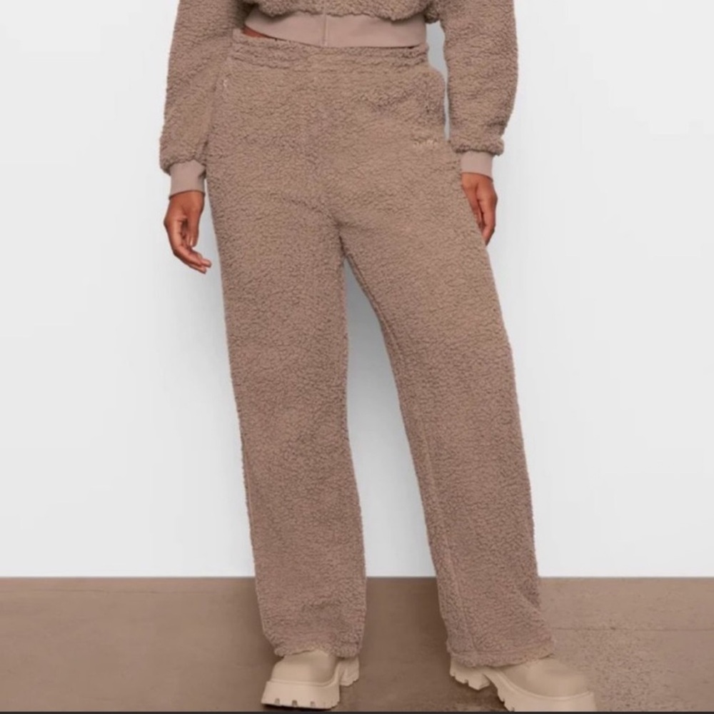 NWT SKIMS Teddy Sherpa Fleece Joggers Cozy Pants in Brown Desert XXS